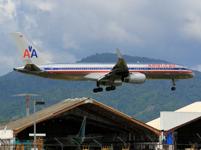 BOEING 767-200 (N625AA)