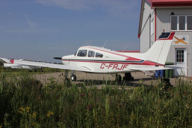 Piper Apache (C-FRJF) - Beechcraft A-23 C-FRJF Aéroport de Lachute CSE4 QC. 25-08-2018