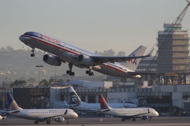 Boeing 757-200 (N192AN)