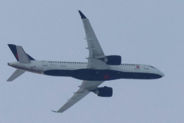 C-GUAC — - C-GUAC Airbus A-220-300 Air Canada AC1176 De Montréal YUL. Vers ville de Québec YQB. Altitude 4549 Mètres. Vitesse 730 KM/H. Survolant la ville de Lavaltrie QC. Le 14-03-2025 à17:34.