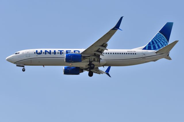 Boeing 737-800 (N12218) - 23-R 04-27-22 Arriving from ORD