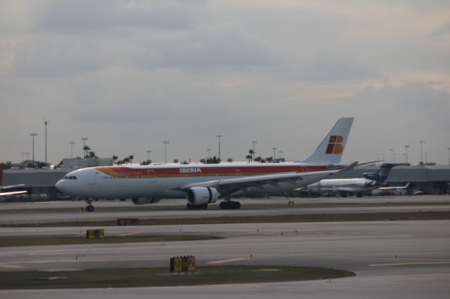 Airbus A330-300 (EC-LUB) - 111113 Iberia landing on Rwy 12