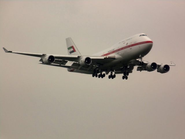 Boeing 747-400 (A6-YAS)
