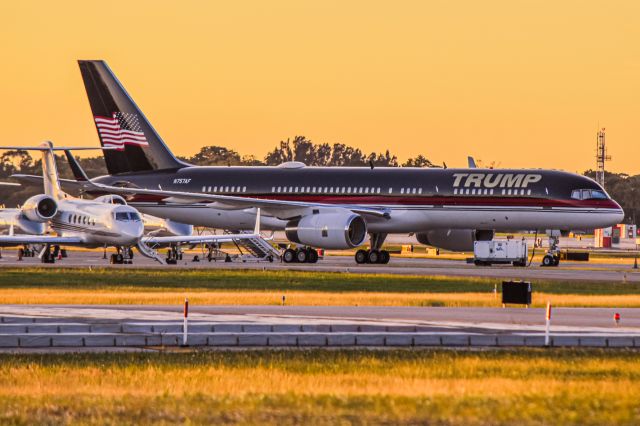 Boeing 757-200 (N757AF)