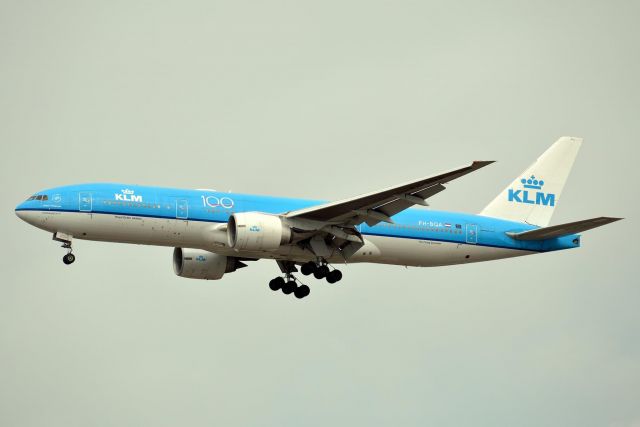 Boeing 777 (PH-BQA) - KLM 617 Heavy from Amsterdam 