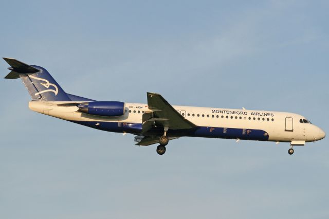 Fokker 100 (4O-AOM)