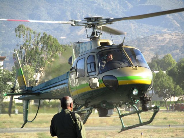 Eurocopter AS-350 AStar (N955LA) - Landing at Brackett Field
