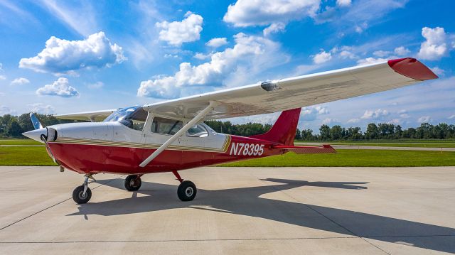 Cessna Skyhawk (N78395) - Aircraft getting its based airplane photo at Madison!