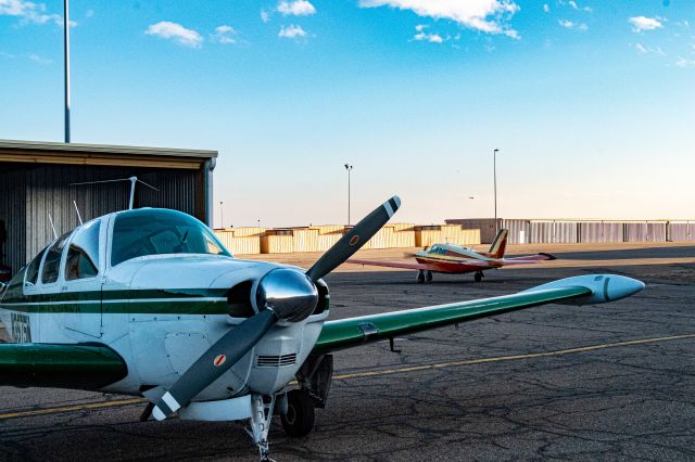Beechcraft 35 Bonanza (N3975N)