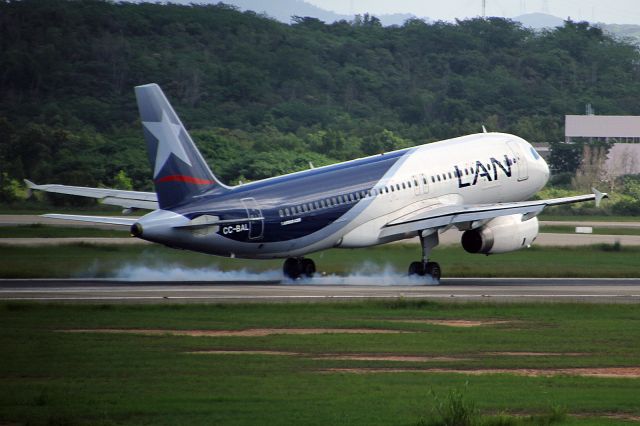 Airbus A320 (CC-BAL)