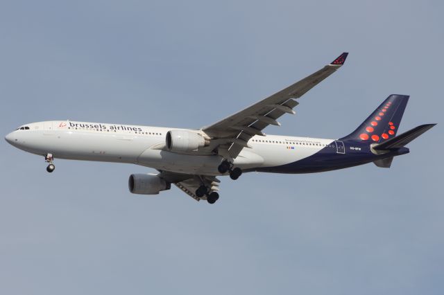 Airbus A330-300 (OO-SFW)