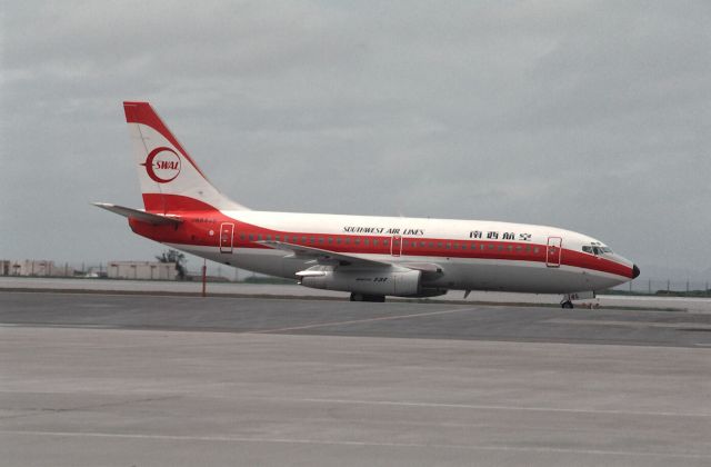 Boeing 737-200 (JA8445) - Taxing at Okinawa-Naha Intl Airport on 1988/03/20