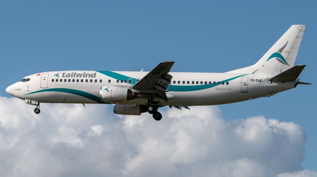 BOEING 737-400 (TC-TLE)