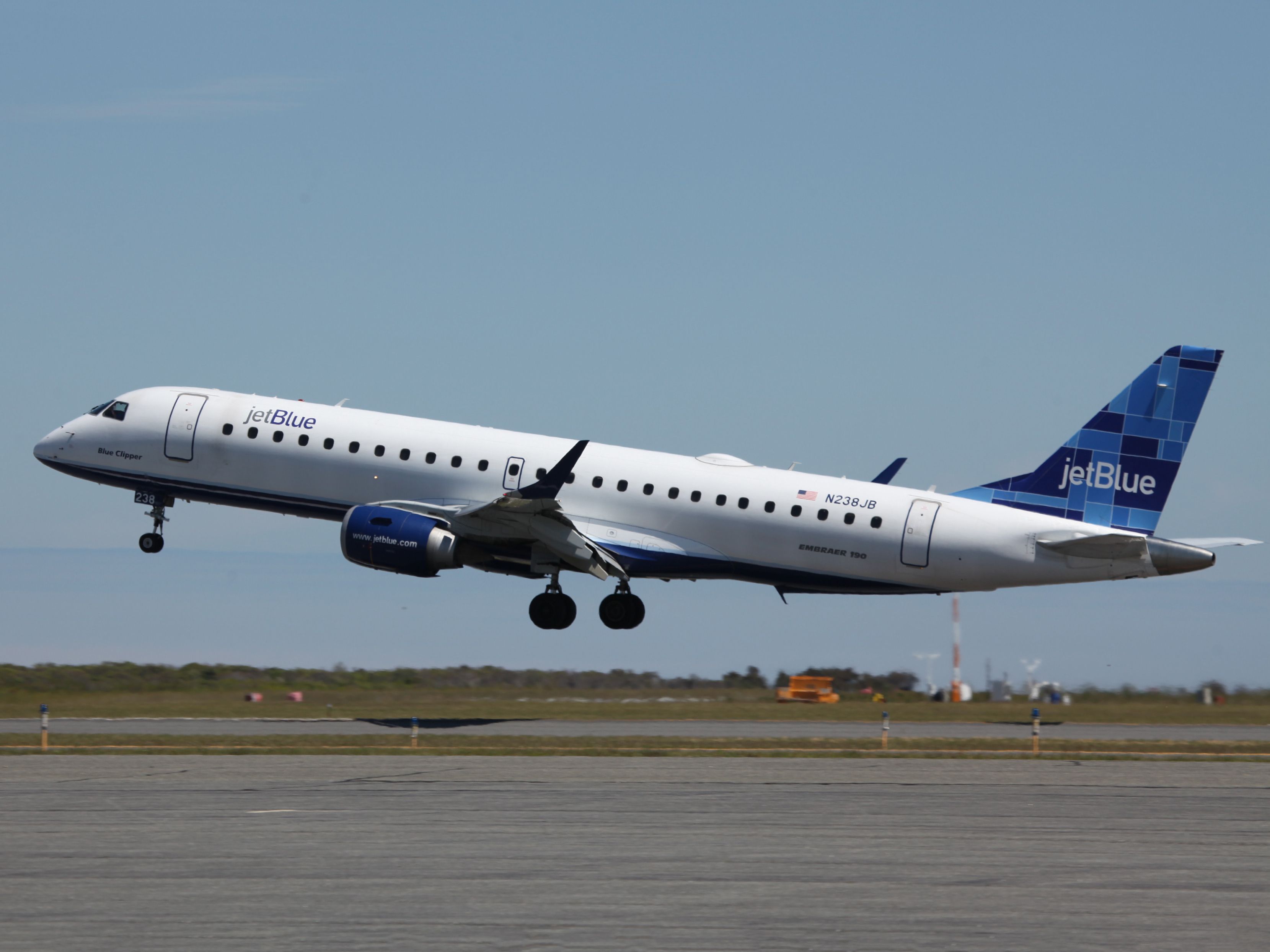 Embraer ERJ-190 (N238JB)