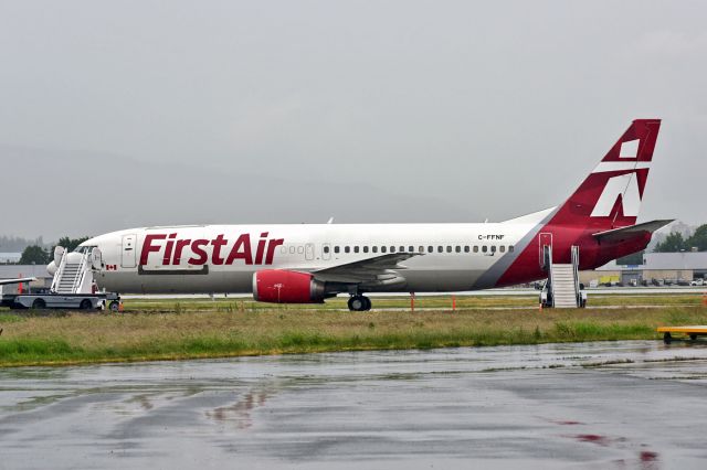 BOEING 737-400 (C-FFNF)
