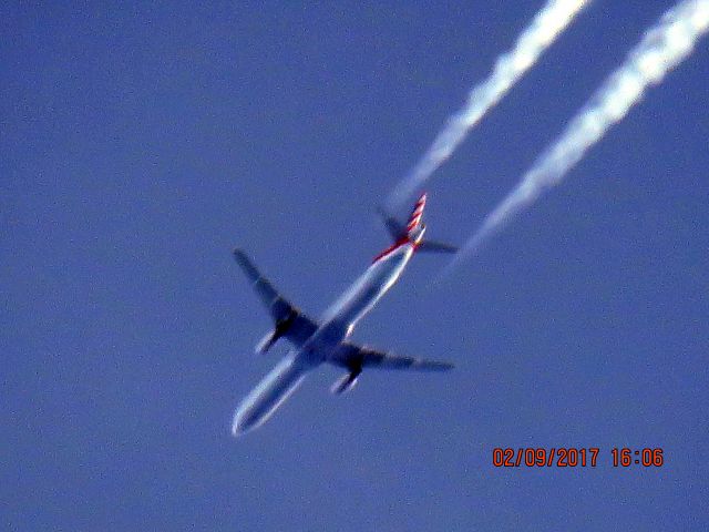 Airbus A321 (N586UW)