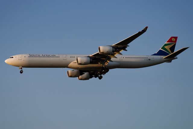 Airbus A340-600 (ZS-SNB)