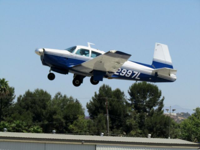 Mooney M-20 (N2997L) - Taking off RWY 24