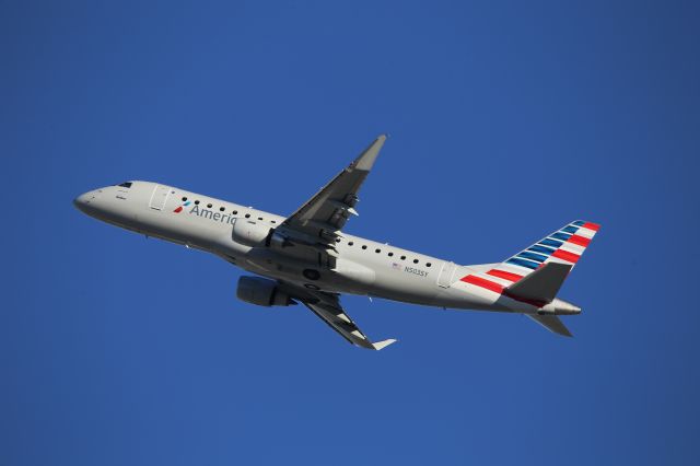 EMBRAER 175 (long wing) (N503SY)