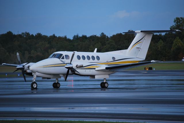 Beechcraft Super King Air 200 (N506GF) - WH CAPITAL LLC (Waffle House Restaurants) at KJQF - 10/11/14