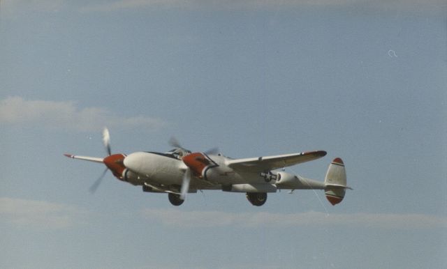 Lockheed P-38 Lightning (N25Y) - white lightnin