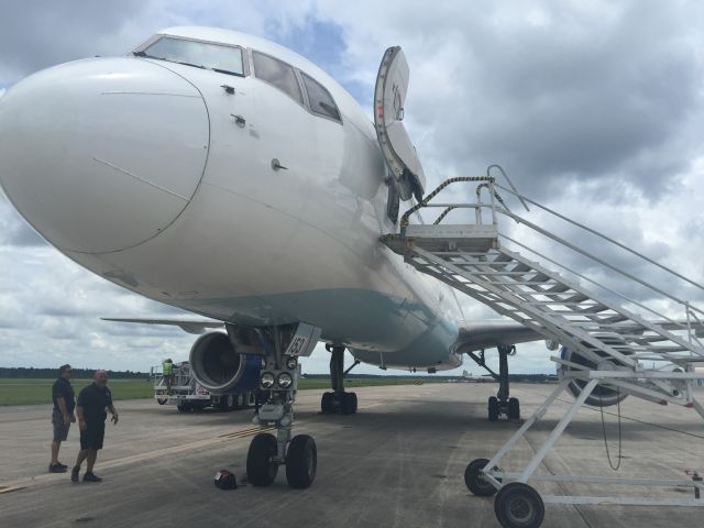 Boeing 757-200 (N153CA) - Just prior to taking this bird to GYR