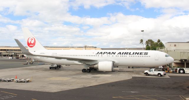 BOEING 767-300 (JA606J)
