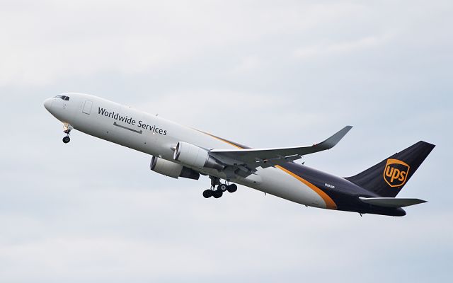 BOEING 767-300 (N302UP) - ups b767-3 n302up dep shannon 25/4/19.