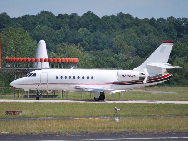 Dassault Falcon 2000 (N292QS) - Arriving runway 2R - 8/23/09
