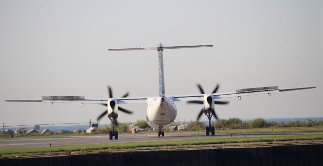 de Havilland Dash 8-400 (C-GLQN)