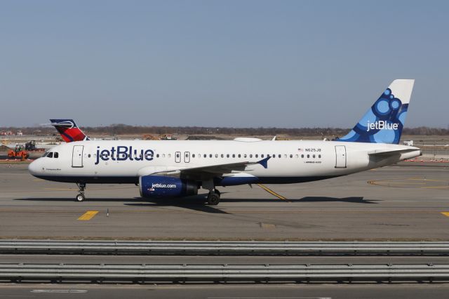 Airbus A320 (N625JB) - JBU480 arriving from Montego Bay.  6 April 2015