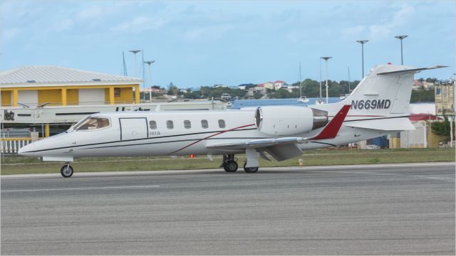 Learjet 31 (N669MD)