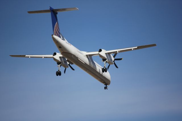 de Havilland Dash 8-400 (N333NG)