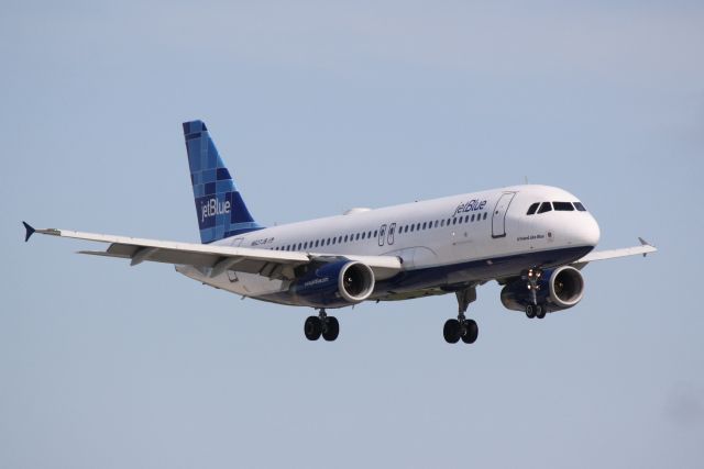 Airbus A320 (N627JB) - JetBlue Flight 341 "A Friend Like Blue" (N627JB) arrives at Sarasota-Bradenton International Airport following a flight from John F Kennedy International Airport