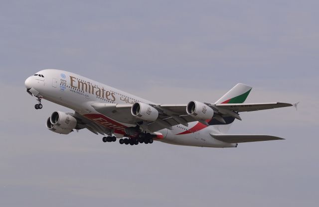 Airbus A380-800 (A6-EDQ) - 14-04-2014 TAKEOFF KAAGBAAN