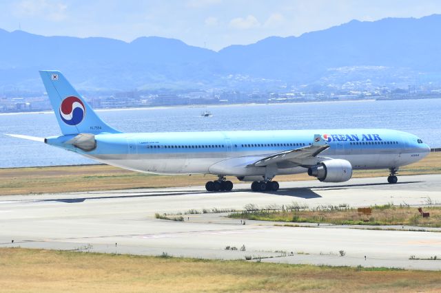 Airbus A330-300 (HL7554)