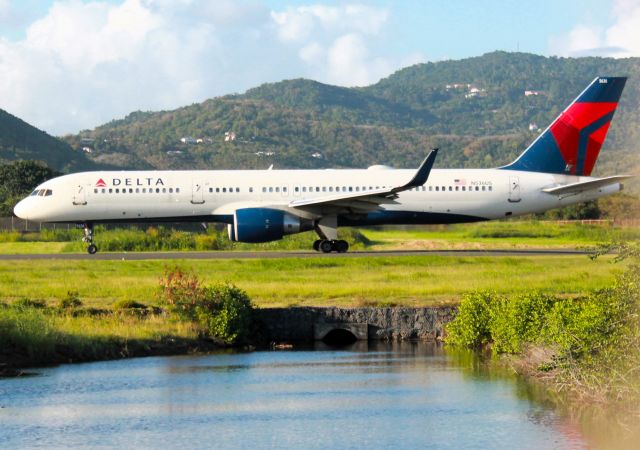 Boeing 757-200 (N536US)