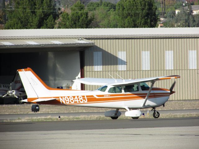 Cessna Skyhawk (N9848J) - Taxiing to RWY 24