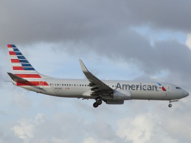 Boeing 737-800 (N941NN)