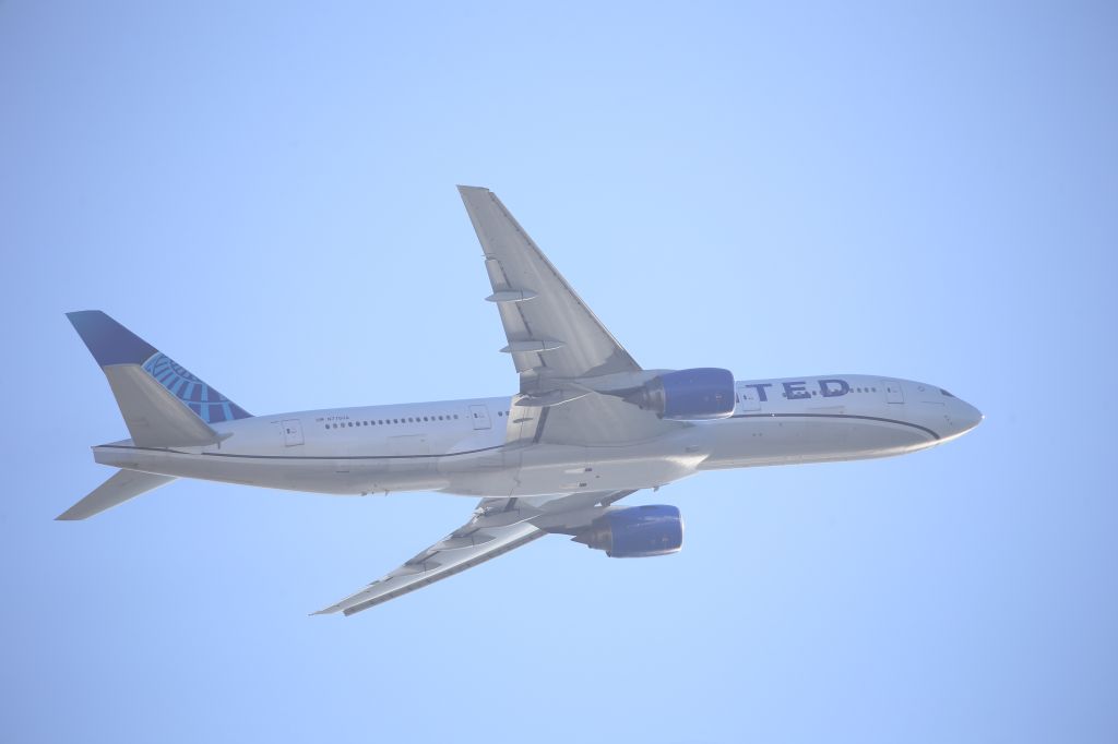 Boeing 777-200 (N775UA)