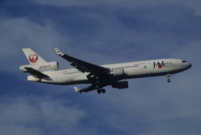 Boeing MD-11 (JA8589) - Final Approach to Narita Intl Airport Rwy34L on 1998/09/20