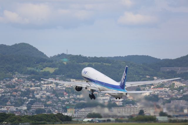 Boeing 777-200 (JA757A)