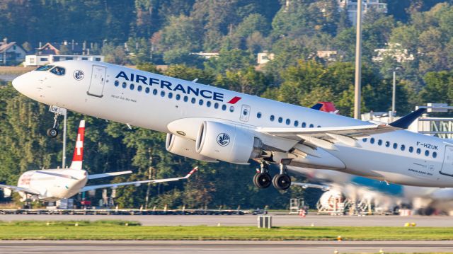Airbus A220-300 (F-HZUK)