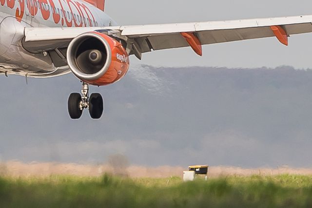 Airbus A319 (G-EZDJ)