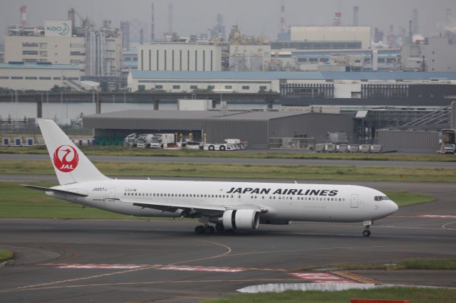 BOEING 767-300 (JA657J)