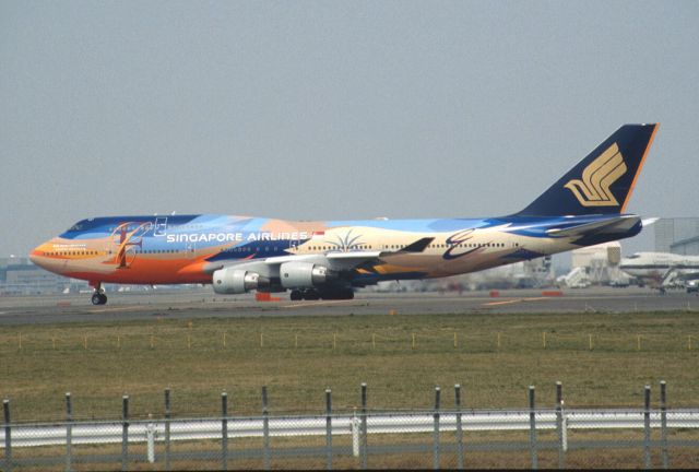 Boeing 747-400 (9V-SPK) - Departure at Narita Intl Airport Rwy34L on 2000/04/08 " Tropical Megtop c/s "