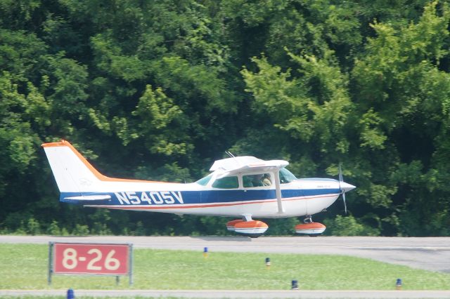 Cessna Skyhawk (N5405V)