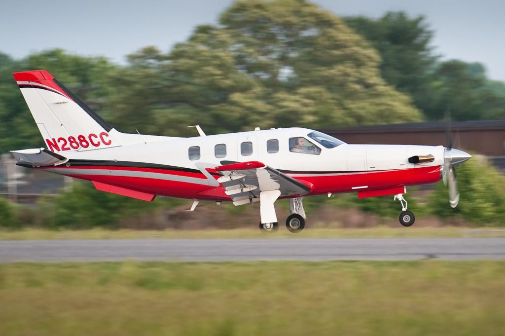 Socata TBM-700 (N288CC) - Departing Hickory on 24 - 21.Apr.10