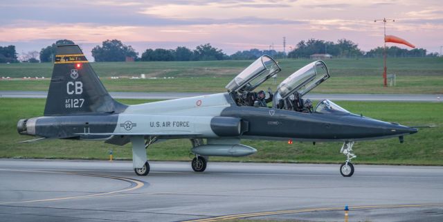 Northrop T-38 Talon (16-8127) - Hey buddy whats up! (Back seat)