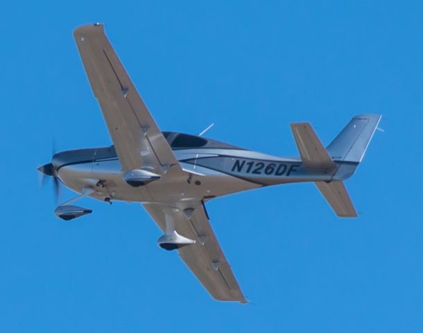 Cirrus SR-22 (N126DF)